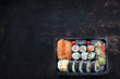 Zestaw sushi. Tacka z kawałkami sushi , imbirem , wasabi i sosem sojowym na ciemnym tle.