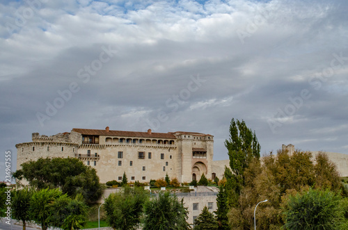 Plakat widoki zamku cuellar w prowincji Segovia