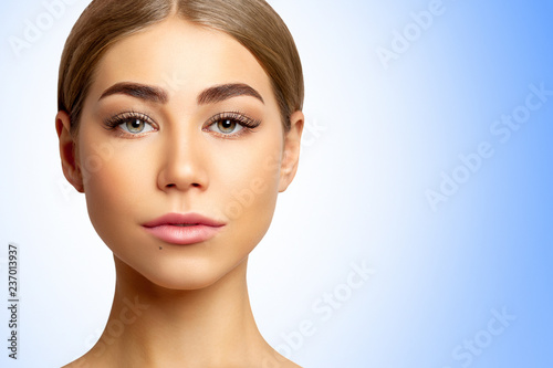 Foto Portrait of a beautiful young girl of mixed race