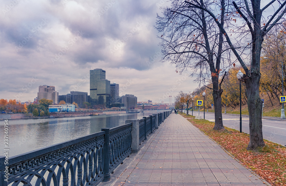 Moscow - October 21, 2018: Taras Shevchenko embankment and view on the World Trade Center. - obrazy, fototapety, plakaty 