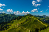 Fototapeta Krajobraz - Wanderweg am Walmendinger Alpe Horn Kleines Walsertal 