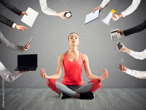 Fotomural Woman tries to keep calm with yoga due to stress and overwork at wok