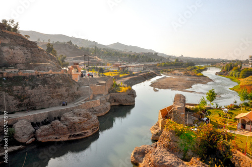 The Abbasid Bridge in the city of Dohuk, Kurdistan, northern Iraq Fototapete