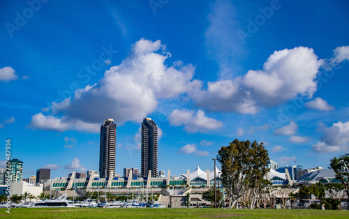 Cuadros en Lienzo Clouds Above the San Diego Convention Center