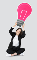 Canvas Print - Businesswoman holding a light bulb