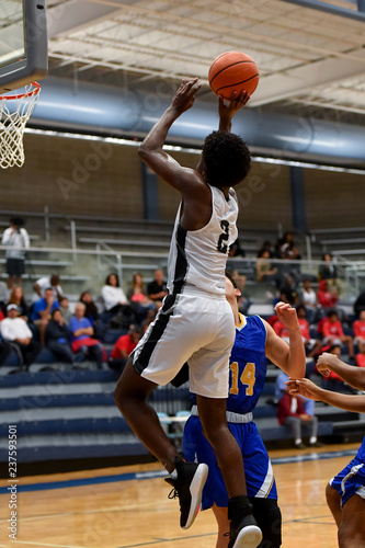 Fotografie, Obraz Young high school athletes making great basketball plays during a game