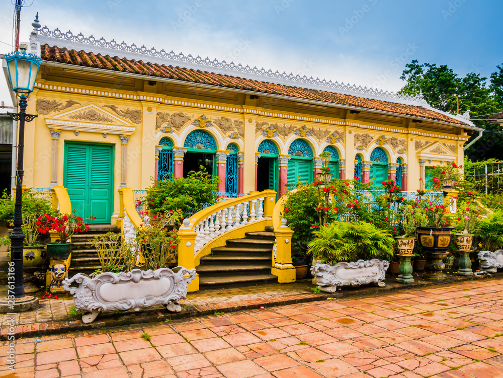 Obraz na płótnie French colonial-style house in Binh Thuy village, Can Tho, Vietnam
 w salonie