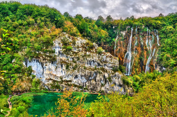 Wall Mural - The Veliki Slap Waterfall in Plitvice Lakes National Park, Croatia