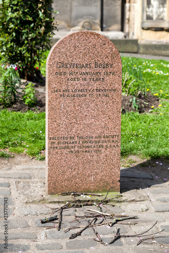 Cuadros en Lienzo Greyfriars Bobby tombstone in Edinburgh