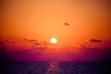 Canvas Print - beautiful sky with sea on sunset