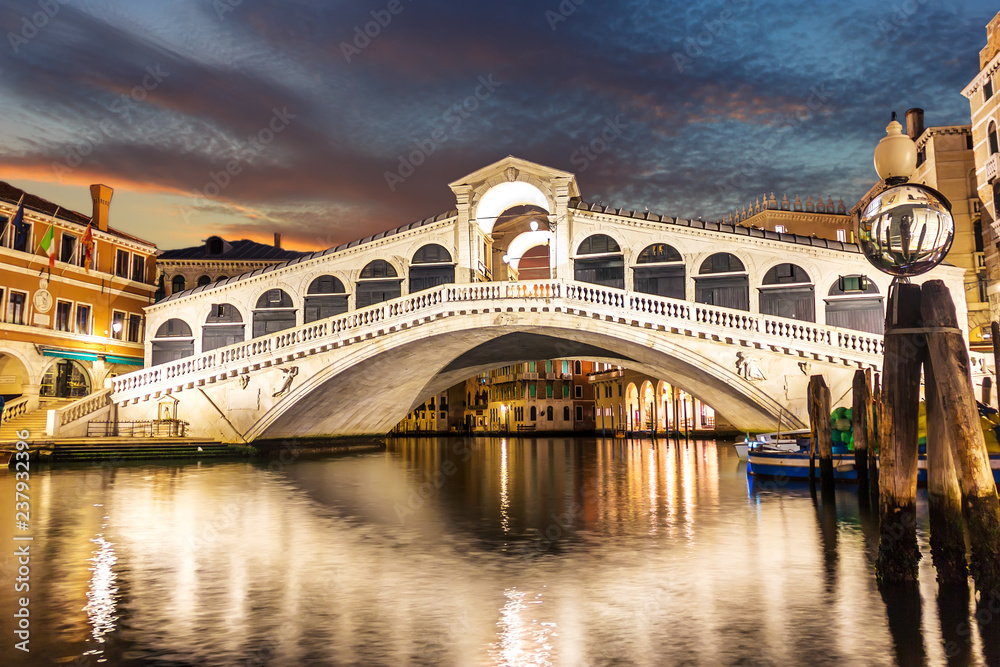 The Rialto Bridge night view, no people, Venice, Italy - obrazy, fototapety, plakaty 