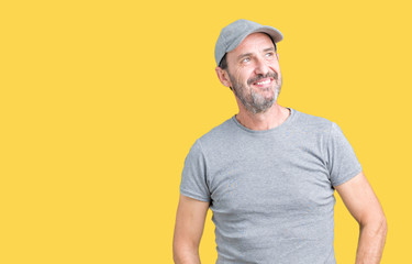 Handsome middle age hoary senior man wearing sport cap over isolated background smiling looking side and staring away thinking.