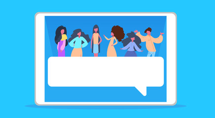 Fototapete - Mobile application people on bubble chat interface