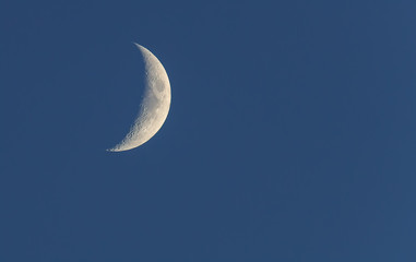 pacific early setting moon