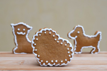 Wall Mural - Cat loves dog - gingerbread cookies in a shape of heart, cat and dog with white glaze