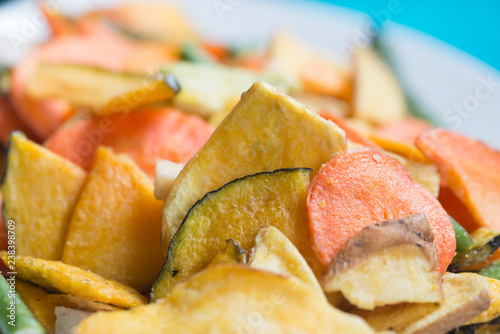 Fotografía Chips de légumes séchés et salés pour l'apéritif