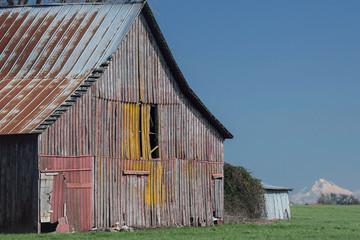 Wall Mural - old red barn with mountain