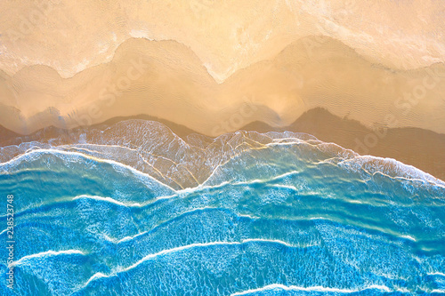 Fotografie, Obraz mare azzurro in spiaggia vista dall'alto