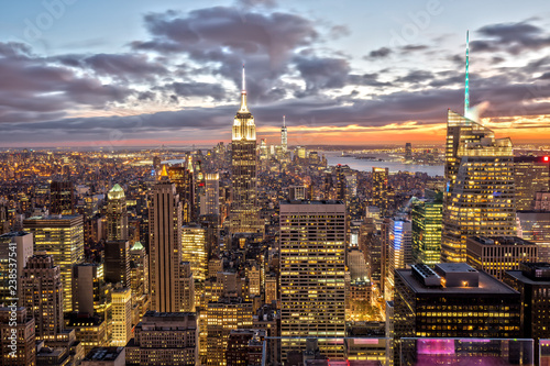 Cuadros en Lienzo Empire State Building in New York at Sunset