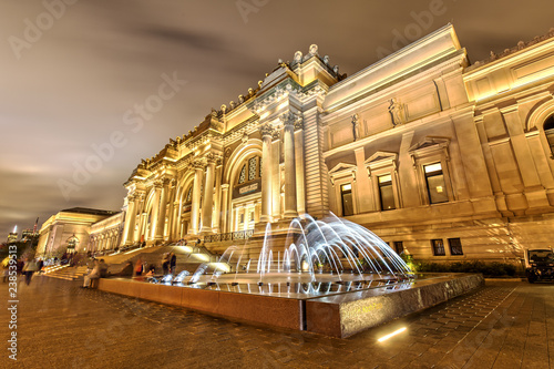 Cuadros en Lienzo The Metropolitan Museum of Art in New York at Night