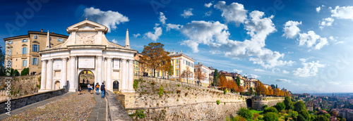 Fotografía Panoramic view of Porta San Giacomo on Bergamo Old City on a sunny day