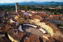 Piazza Del Anfiteatro In Lucca