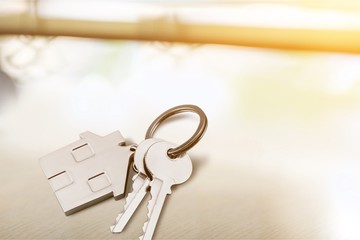 Wall Mural - House shaped keychain and keys isolated on white background