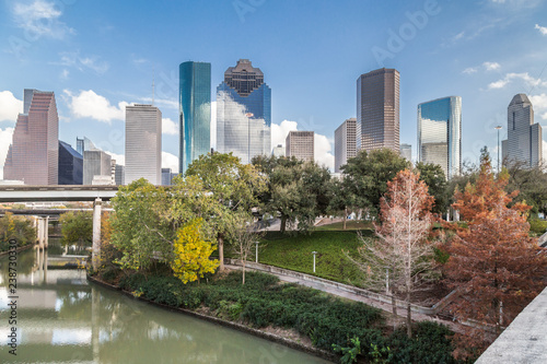 Fotomural Downtown Houston, Texas over Buffalo Bayou as seen from Sabine bridge and overl