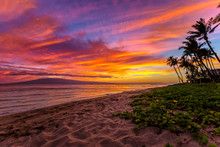 Kaanapali Beach On Maui, Hawaii At Sunset
