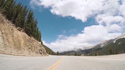 Autocollant - Driving on mountain highway 40 over Berthoud Pass in the Summer.