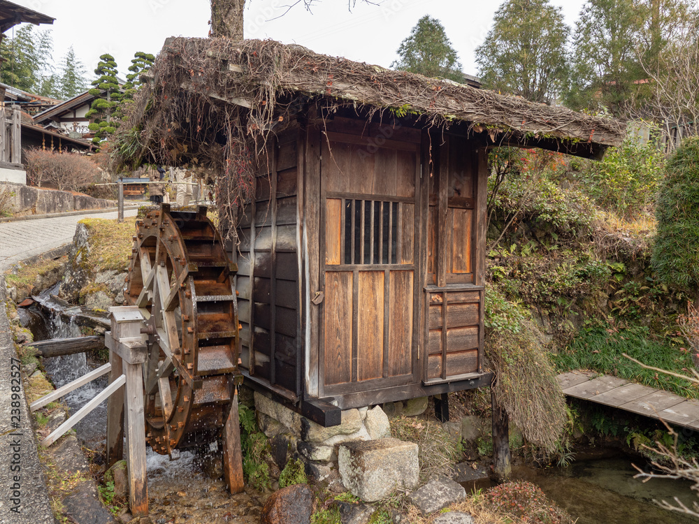 田舎の水車小屋 水車小屋 の Stock フォト | Adobe Stock