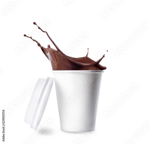 Photographie paper cup with splashing hot chocolate
