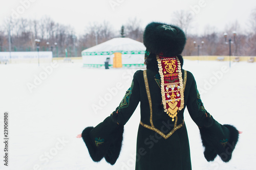 Fotografía Beautiful girls in national Bashkir costumes. peoples of Russia.