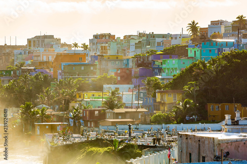 Fotografía La Perla district in Old San Juan at sunrise