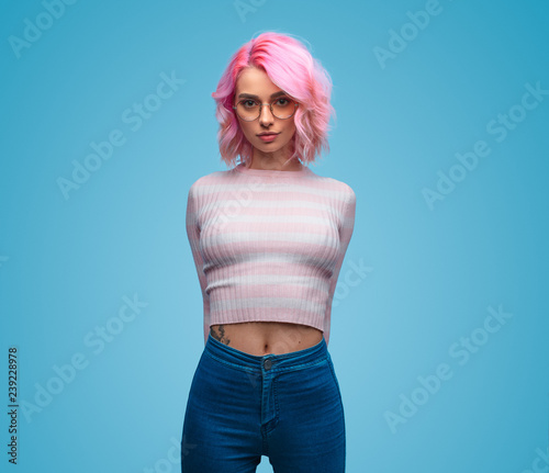 Cuadros en Lienzo Confident modern millennial woman