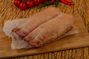 Raw pig's hoof