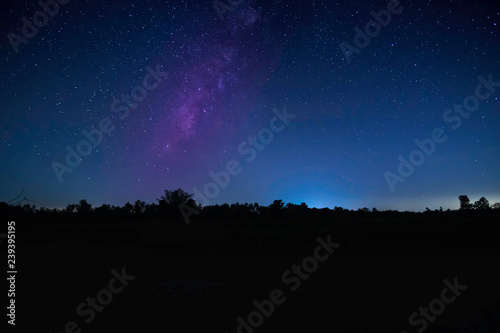 Plakat Nocny krajobraz z Drogą Mleczną