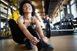 © NDABCREATIVITY - Portrait of young fitness woman in gym