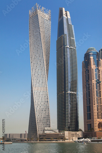 Obraz Dibond Cayan Tower i Damac Residenze