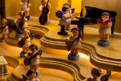 Fotografering erzgebirgische Volkskunst. Orchester aus Engelfiguren