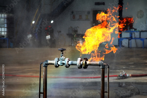 Fotografía Gas pipeline leaks at the joints with the valve