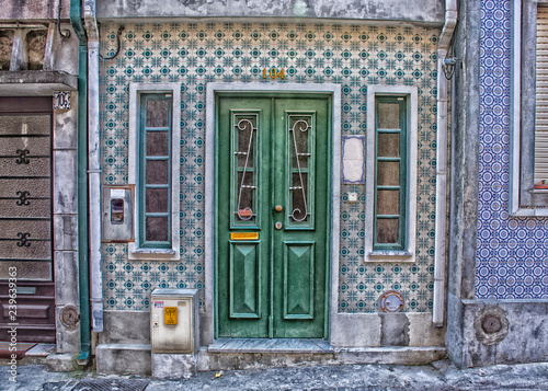 Fotografie, Obraz Door With Metal Design, Aveiro, Portugal