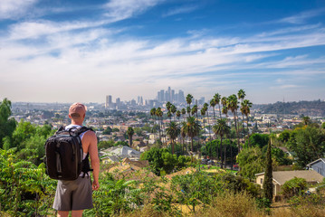 Fototapete - Tourist looking at the downtown panorama of Los Angeles