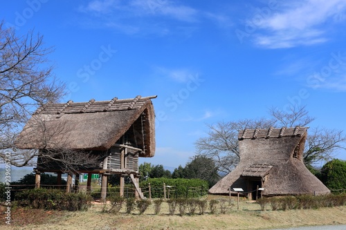 塚原古墳公園 高床式倉庫と竪穴式住居 Stock Photo Adobe Stock 塚原古墳公園 高床式倉庫と竪穴式住居 Stock Photo Adobe Stock