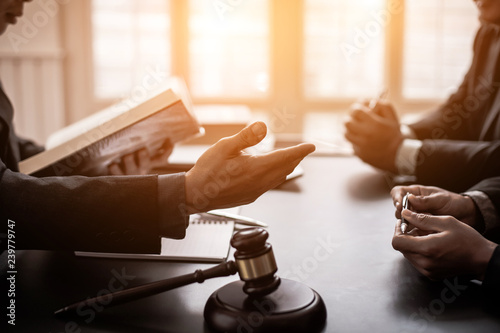 Fotografía Group of business people and lawyers discussing contract papers ,Consultation be