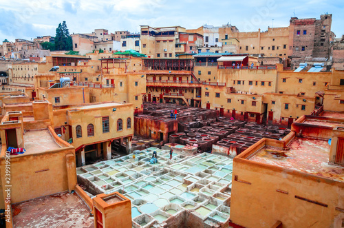 Fotomural Traditional tannery in ancient medina of Fez, Morocco