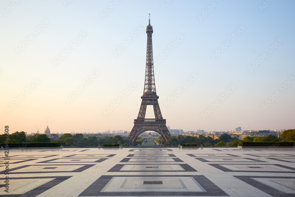 Eiffel tower, empty Trocadero, nobody in a clear summer morning in Paris, France - obrazy, fototapety, plakaty 