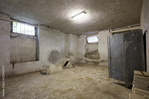 Fotomural Messy basement in old house interior