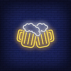 Aufkleber - Two clinking beer mugs with foam neon sign. Party design element. Night bright neon sign, colorful billboard, light banner. Vector illustration in neon style.