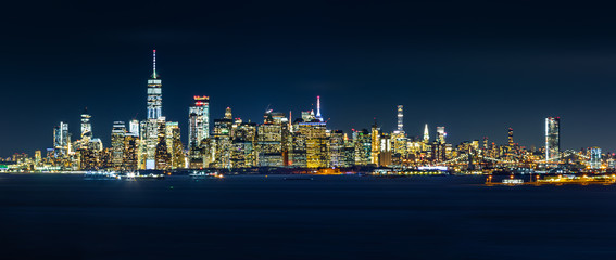 Fototapete - New York City skyline panorama by night, as viewed from Staten Island